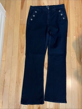 CURVE APPEAL dark wash.       12/31